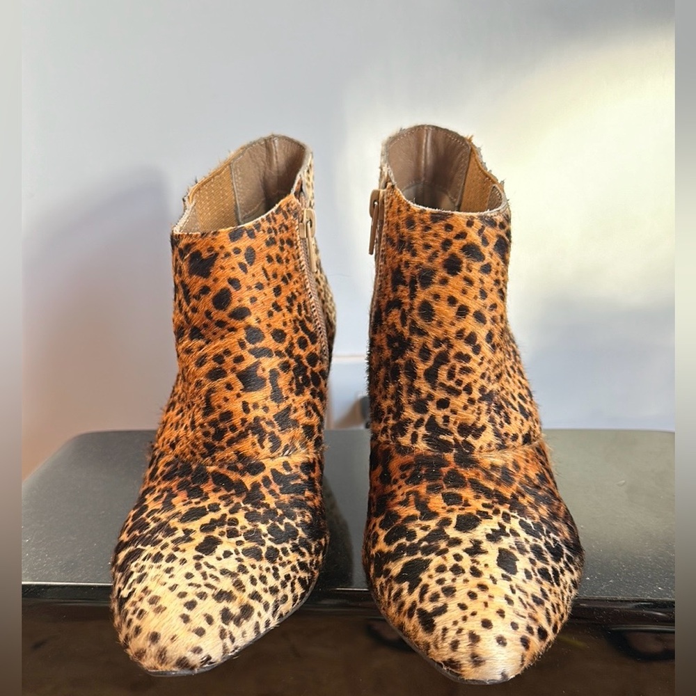 Matisse Nugent Leopard Print wedge booties Size 6  in Great condition!